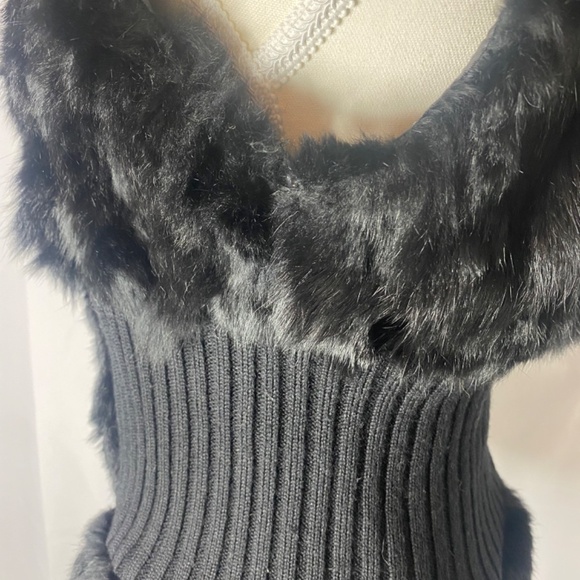 Guess authentic real fur sweater vest size small - Picture 4 of 7